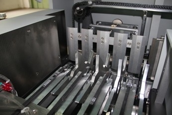 स्वचालित डिजिटल रोबोट 2000C बुक बैंडिंग मशीन 1600c/h