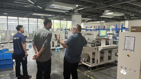 अधिकतम 27 मीटर/मिनट कटिंग स्पीड और अधिकतम 330 मिमी लेबल चौड़ाई के साथ डिजिटल रोल टू शीट लेजर डाई कटर