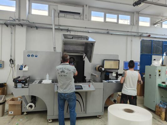 डिजिटल लेबल रोल-टू-रोल फिनिश मशीन 60 बैग/मिनट गति और 120-450 मिमी बैग चौड़ाई के साथ डिजिटल पन्नी स्टैम्पिंग के लिए