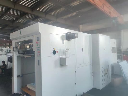 1080x780mm अपशिष्ट स्ट्रिपिंग फ्लैटबेड डाई कटर 7000S / H उच्च सटीकता: