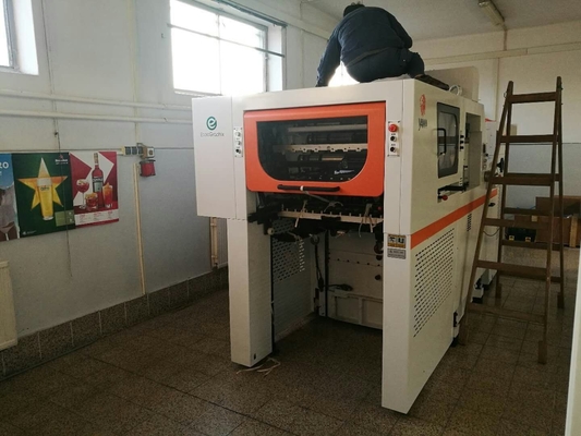 कार्डबोर्ड एम्बॉसिंग के लिए 760x520 मिमी फ़ॉइल स्टैम्पिंग डाई कटिंग मशीन: