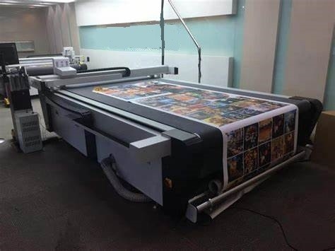 1500mm/s कार स्टिकर के लिए फ्लैटबेड डिजिटल कटर काटना
