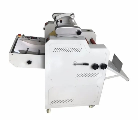 ट्रिमिंग कटर के साथ 25 मीटर / मिनट स्वचालित बांसुरी लैमिनेटर 3900W